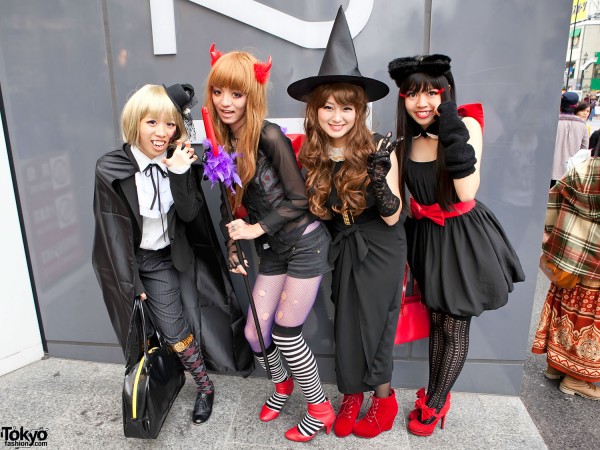Fun Japanese Girls in Halloween Costumes