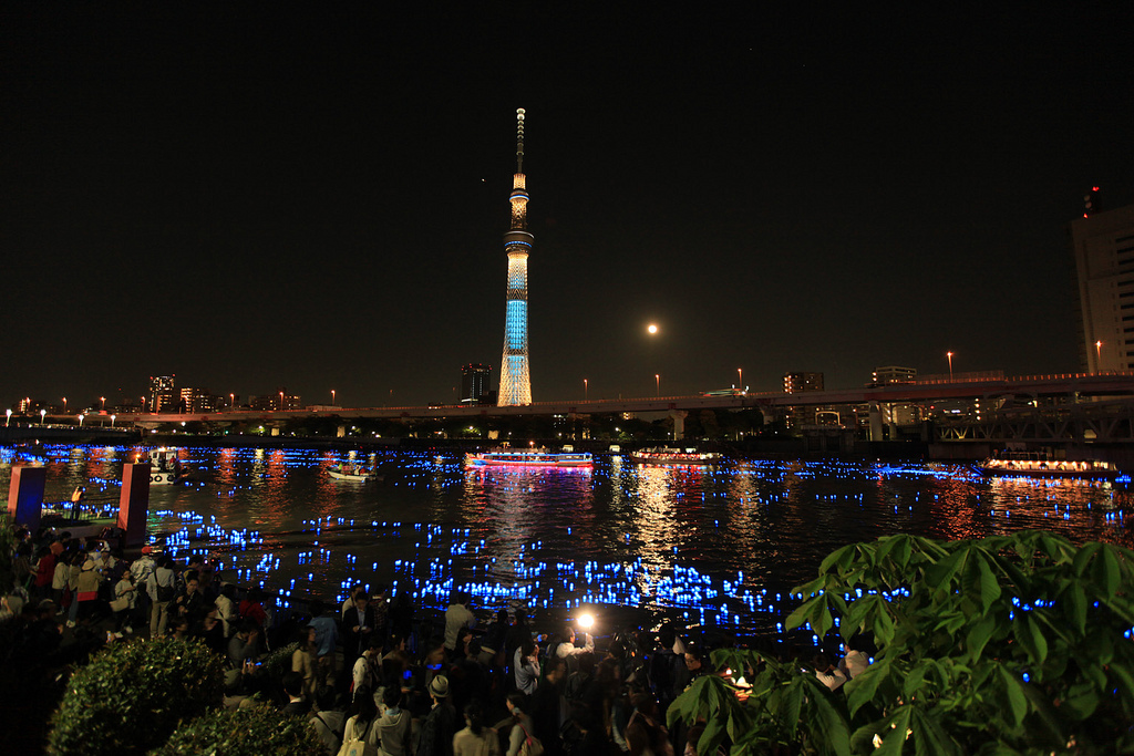 東京ホタル TOKYO HOTARU FESTIVAL 2012#5 月を引き寄せた男　The man who caught the moon...