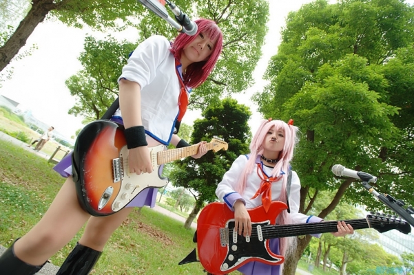 Yui cosplay by Clinica 010
   Angel Beats cosplay