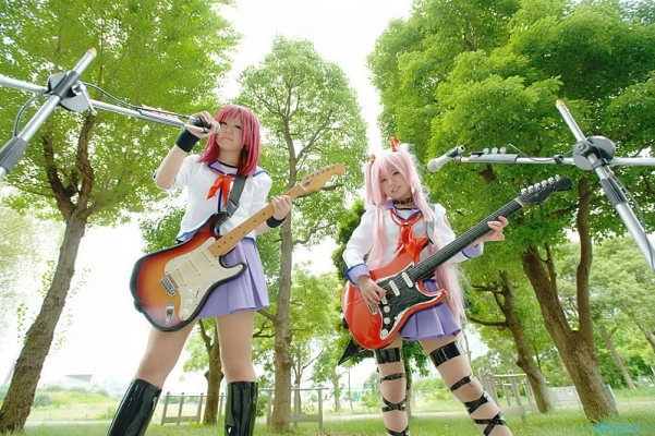 Yui cosplay by Clinica 008
   Angel Beats cosplay