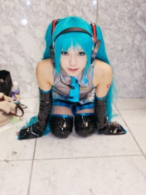 Hatsune Miku by Kipi 025
 Hatsune Miku vocaloid cosplay