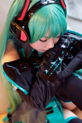 Hatsune Miku by Kanda Midori 003
 Hatsune Miku vocaloid cosplay