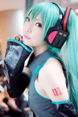 Hatsune Miku by Kanda Midori 001
 Hatsune Miku vocaloid cosplay