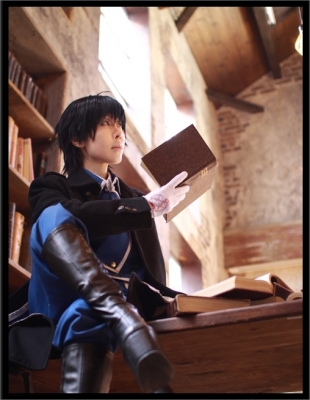 Roy Mustang by Hanada Jukki 
fullmetal alchemist roy mustang anime cosplay     