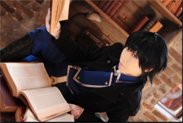 Roy Mustang by Hanada Jukki 
fullmetal alchemist roy mustang anime cosplay     