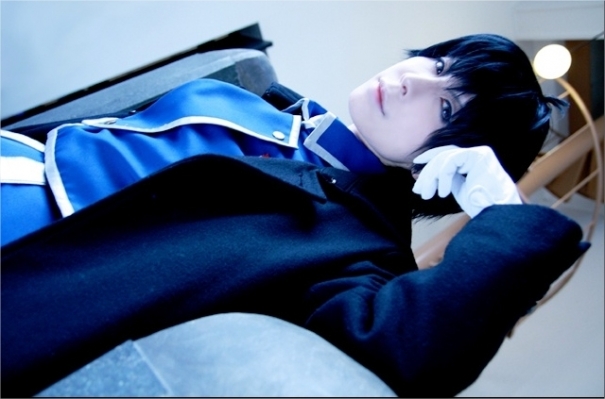 Roy Mustang by Hanada Jukki 
fullmetal alchemist roy mustang anime cosplay     