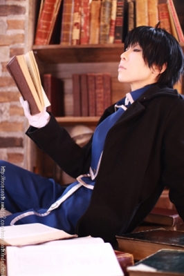 Roy Mustang by Hanada Jukki 
fullmetal alchemist roy mustang anime cosplay     