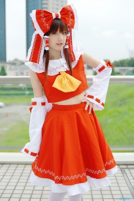 hakurei reimu by nagisa
touhou cosplay pictures  