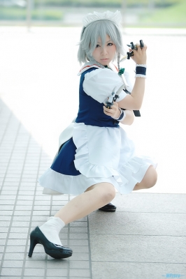 izayoi sakuya by makiron
touhou cosplay pictures  