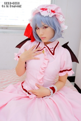 remilia scarlet by reyo
touhou cosplay pictures  