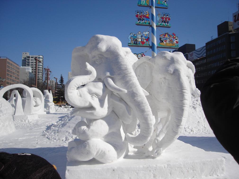     (Sapporo Snow Festival)