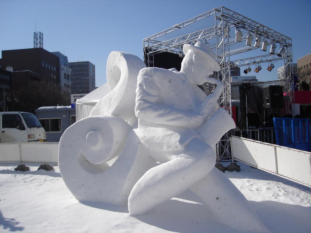     (Sapporo Snow Festival)