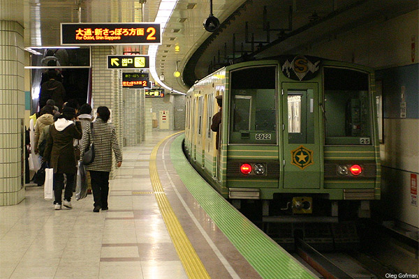Почему в японском метро существуют «женские» вагоны