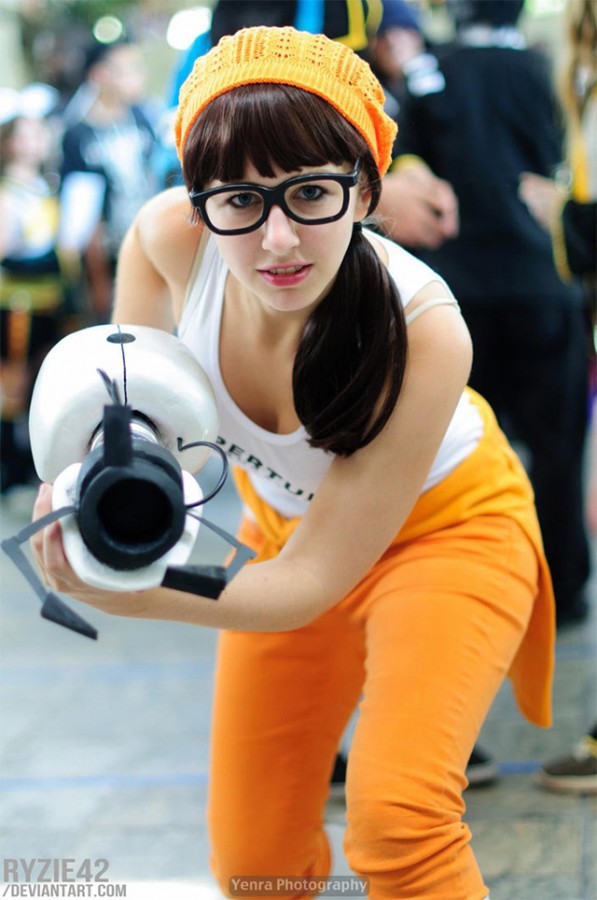 Hipster Chell Cosplay