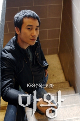 tae woong   devil photo   197 
tae woong   devil photo   ( Movies Mawang small official photos Tae woong Eom as Kang Oh Soo  ) 197 
tae woong   devil photo   Movies Mawang small official photos Tae woong Eom as Kang Oh Soo  