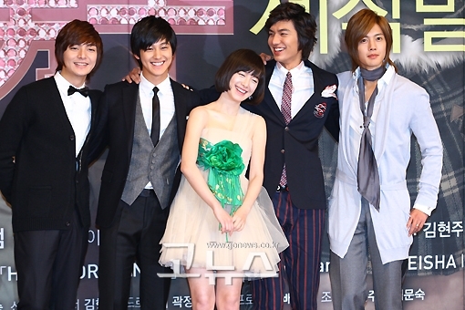   
Boys after flowers