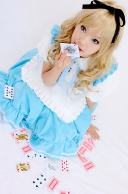 Alice In Wonderland Cosplay Alice by Kipi 008
Alice In Wonderland Cosplay