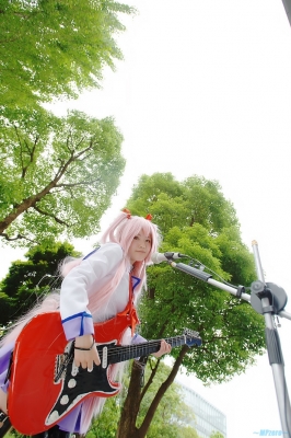 Yui cosplay by Clinica 005
   Angel Beats cosplay