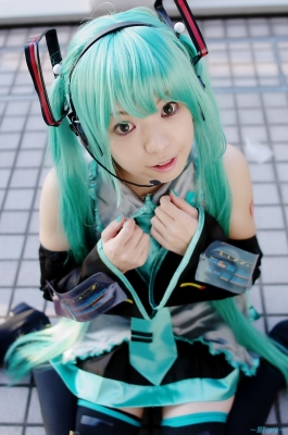 Hatsune Miku by Usagi Tsukimiya 002
 Hatsune Miku vocaloid cosplay