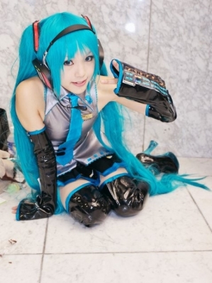 Hatsune Miku by Kipi 100
 Hatsune Miku vocaloid cosplay