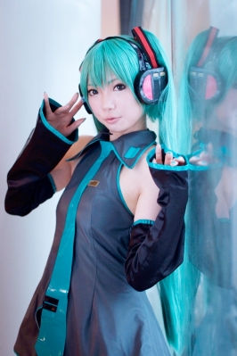 Hatsune Miku by Kanda Midori 002
 Hatsune Miku vocaloid cosplay