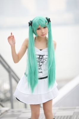 Hatsune Miku white dress by Kanda Midori 013
 Hatsune Miku vocaloid cosplay