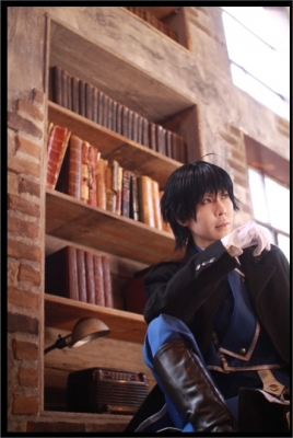 Roy Mustang by Hanada Jukki 
fullmetal alchemist roy mustang anime cosplay     