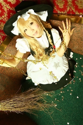 kirisame marisa by hanamura misaki
touhou cosplay pictures  