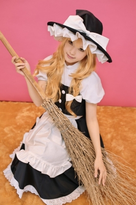 kirisame marisa by kipi
touhou cosplay pictures  