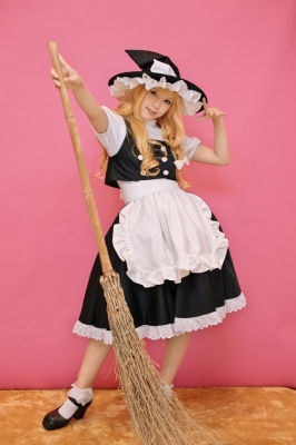 kirisame marisa by kipi
touhou cosplay pictures  