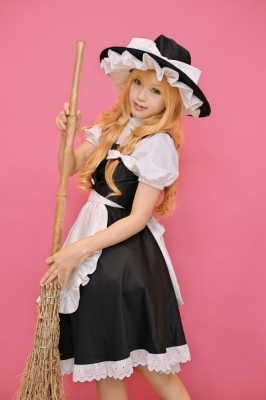 kirisame marisa by kipi
touhou cosplay pictures  