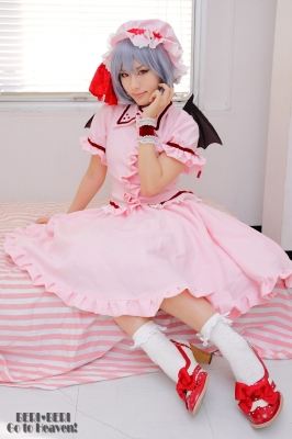 remilia scarlet by reyo
touhou cosplay pictures  