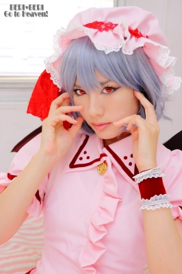 remilia scarlet by reyo
touhou cosplay pictures  