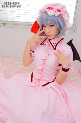 remilia scarlet by reyo
touhou cosplay pictures  