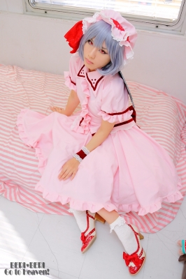 remilia scarlet by reyo
touhou cosplay pictures  