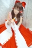 hakurei reimu by aizawa kaneko
touhou cosplay pictures  